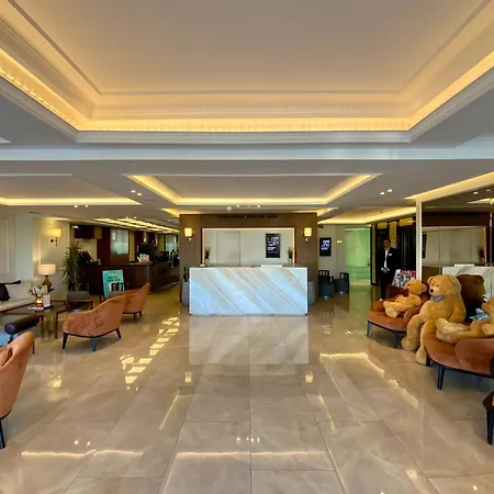 Hotel The Biancho Pera 3*