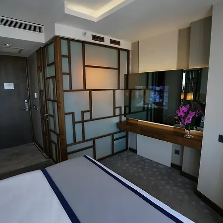 Hotel The Biancho Pera 3*